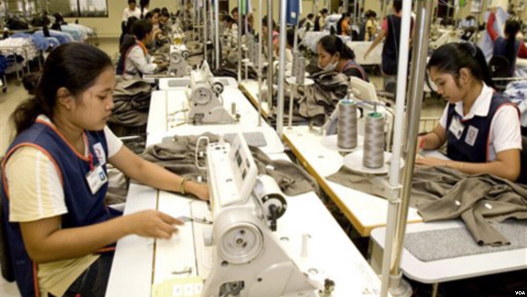 Para pekerja pada industri garmen (foto: ilustrasi). Jaringan pengecer global setuju untuk memperbaiki kondisi kerja di pabrik-pabrik garmen di Bangladesh.