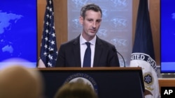 ند پرایس سخنگوی جدید وزارت خارجه آمریکا در نخستین کنفرانس خبری