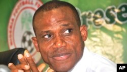 Sunday Oliseh lors de sa nomination à la tête de l'équipe du Nigeria, le 15 juillet 2015. (AP Photo/Olamikan Gbemiga)