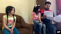 Keluarga pengungsi Suriah tinggal di sebuah apartemen di Amman, Yordania menunggu untuk diberangkatkan ke AS (foto: ilustrasi). 