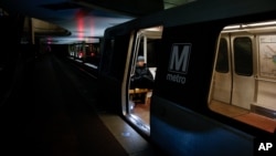 Cuộc khủng hoảng metro trầm trọng đến mức trong vài tháng qua nhiều hành khách xe điện ngầm phải quay sang các phương tiện di chuyển khác. (Ảnh tư liệu)