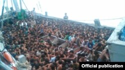 မြန်မာ့ရေတပ်မတော်က ကယ်တင်ထားတဲ့ လှေစီးပြေးဒုက္ခသည်များ။ (ဓာတ်ပုံ- MOI)
