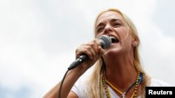 La esposa de López, Lilian Tintori, habló con la diplomática sobre los patrones de persecución a que son sometidos los venezolanos.