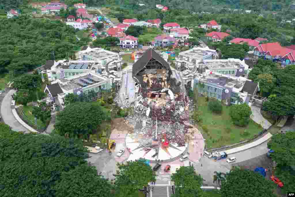 This aerial picture shows the Governor&#39;s office building damaged following a 6.2 magnitude earthquake in Mamuju, Indonesia.
