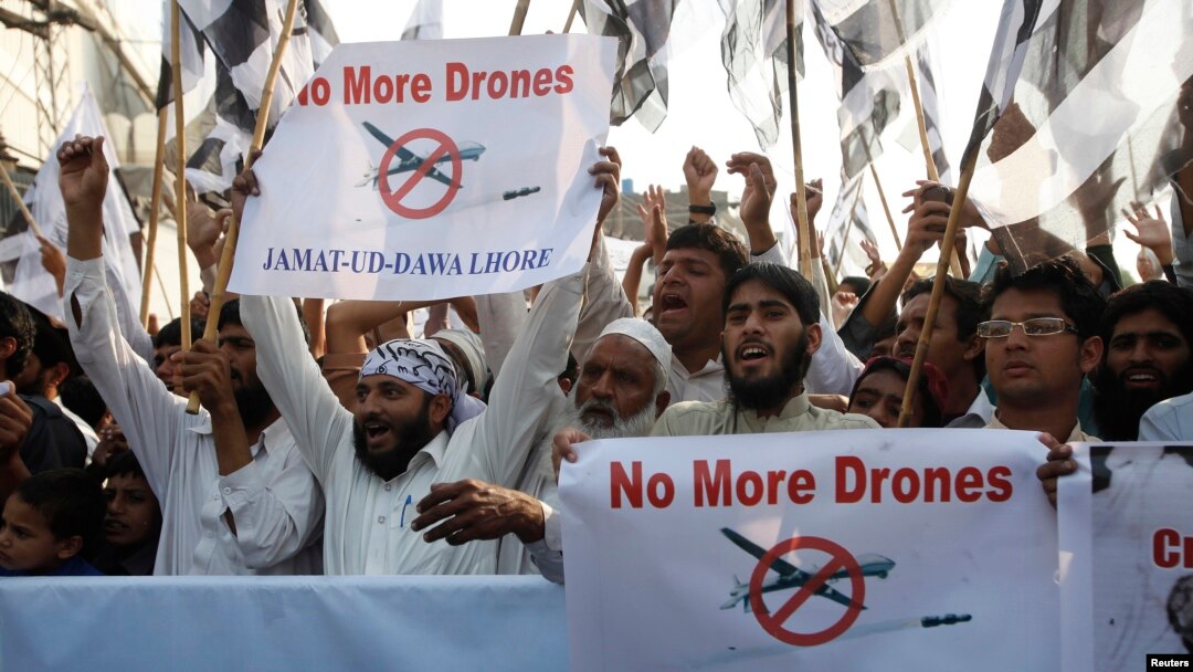 Para pendukung organisasi Islam Jamaat-ud-Dawa Islamic melancarkan aksi protes terkait serangan pesawat tanpa awak AS di Lahore, 1 November 2013 (Foto: dok).
