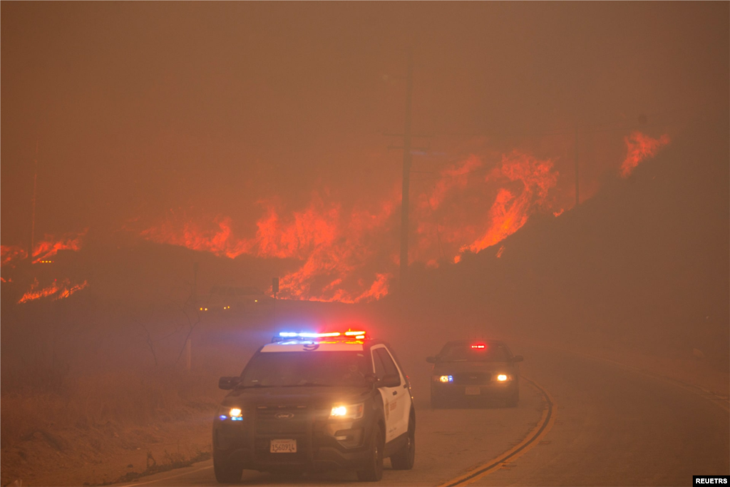 wildfire near Los Angeles / آتش‌سوزی در نزدیکی لس‌آنجلس