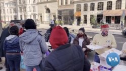 Celebrity Chef Keeps Up Family Tradition of Feeding Homeless Persons During the Holidays