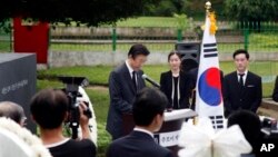 South Korean Foreign Minister Yun Byung-se speaks during unveiling of memorial monument, Rangoon, June 6, 2014.