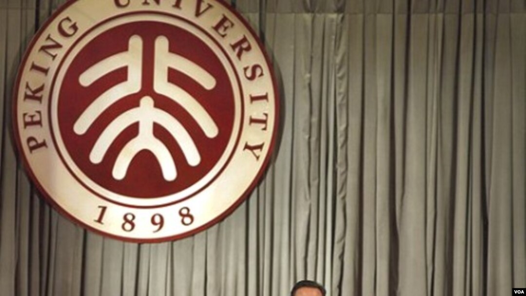 Perdana Menteri David Cameron saat sesi tanya jawab setelah pidatonya di Peking University pada hari Rabu, sebelum ia menuju Seoul untuk KTT G-20.