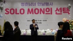 Seongnam Mayor Shin Sang-jin speaks during a mass blind date event in Seongnam, South Korea on November 19, 2023. (REUTERS/Kim Hong-Ji)