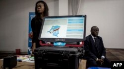 La Commission électorale nationale indépendante (Céni) a présenté la machine à voter à Kinshasa, le 21 février 2018.