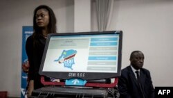 La Commission électorale nationale indépendante présente la machine à voter à Kinshasa, le 21 février 2018.