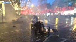 Fransa'da Polisler Protestoculardan Güçlükle Kurtulabildi