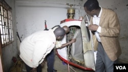 Visitors check out the inside of Felix Kambwiri's helicopter, made from scrap metal in Dowa, Malawi, March 13, 2016. (L. Masina/VOA)