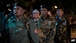 ARCHIVO: Veteranos argentinos de la Guerra de las Malvinas de 1982 conmemoran el 41 aniversario del conflicto en Buenos Aires el 1 de abril de 2023.