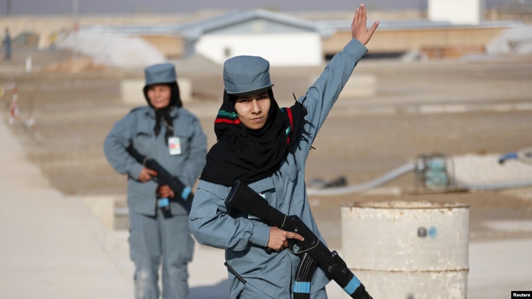 Afg'on milliy armiyasining ayol zobitlari, Qunduz ko'chalarida 