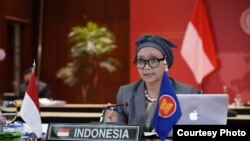 Menlu Retno Marsudi dalam pertemuan para menteri luar negeri ASEAN dengan Menlu Rusia Sergei Lavrov yang dilakukan secara virtual, Rabu (17/6) (Courtesy Kemlu RI)