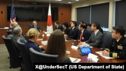 美国副国务卿托马斯·迪南诺在美国国务院举行的美日延伸威慑对话会上发言，重申美国对美日同盟的坚定承诺。(2026年2月18日)