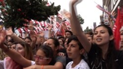 With 1 in 3 Istanbul youths unemployed CHP opposition candidate Ekrem Imamoglu pledge to create jobs is seen as a vote winner. (VOA/D. Jones)