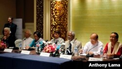 Former U.N. secretary-general and Rakhine State Advisory Commission Chairman Kofi Annan, third right, and commission members listen to journalists posing questions during a press briefing at a hotel Sept. 8, 2016, in Yangon, Myanmar.