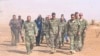 Jendral AS Joseph Votel, Komando Tertinggi AS di Timur Tengah (tengah) tiba di pos militer al-Tanf, selatan Suriah, 22 Oktober 2018. (Foto: dok). 
