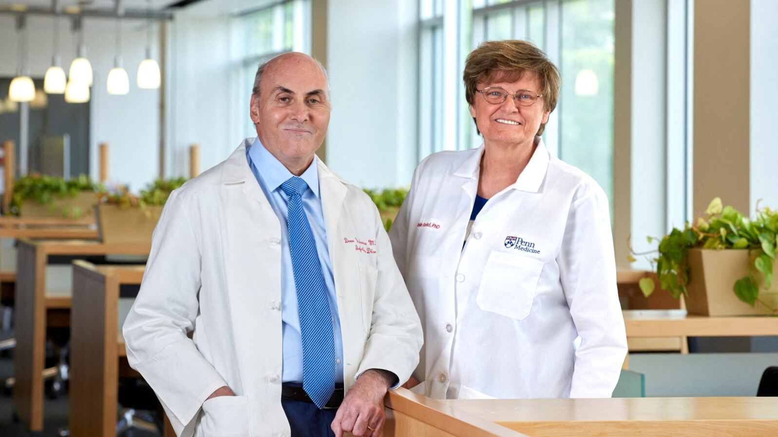 Dru Vajsman i Katalin Kariko pronalaskom kovid vakcine pomogli su svetu da se izbori sa pandemijom (Foto: Peggy Peterson Photography/Penn Medicine/Handout via REUTERS)