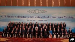 Los Ministros de Finanzas y gobernadores de Bancos Centrales del G20 posan para una foto de grupo durante una conferencia en Chengdu, China, el 24 de julio de 2016. 