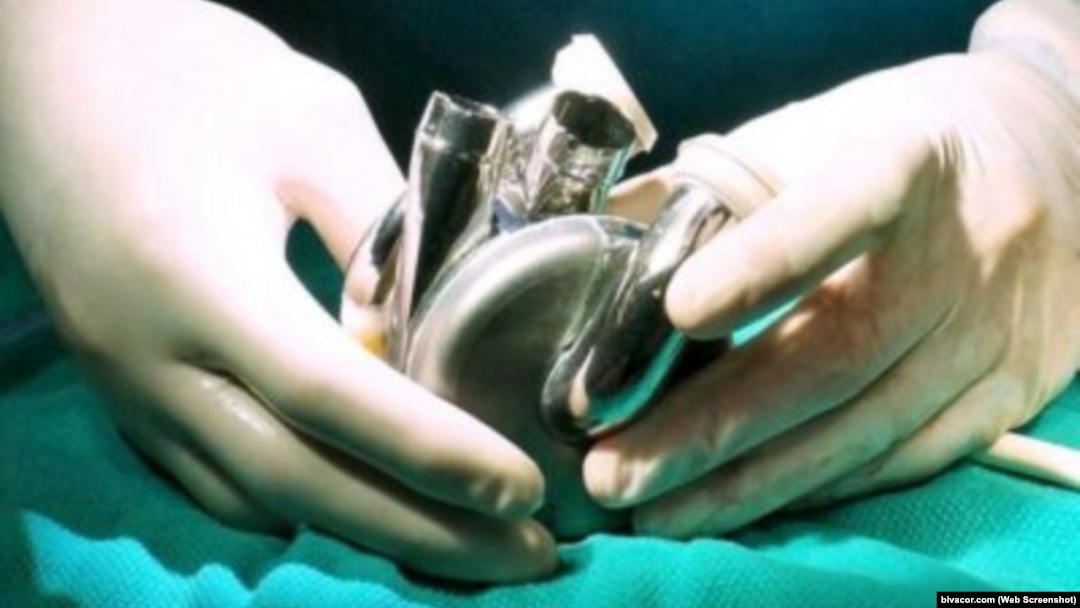Avustralyalı araştırmacılar ve doktorlar, Çarşamba günü yaptıkları açıklamada, 40’lı yaşlarındaki erkek bir hastanın, organ nakli olmadan önce yapay titanyum kalple, 105 gün yaşadığını açıkladı. 