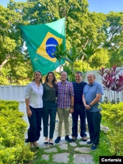 Los cinco opositores cercanos a la líder María Corina Machado asilados en la residencia de la embajada de Argentina en Caracas actualmente representada por Brasil.