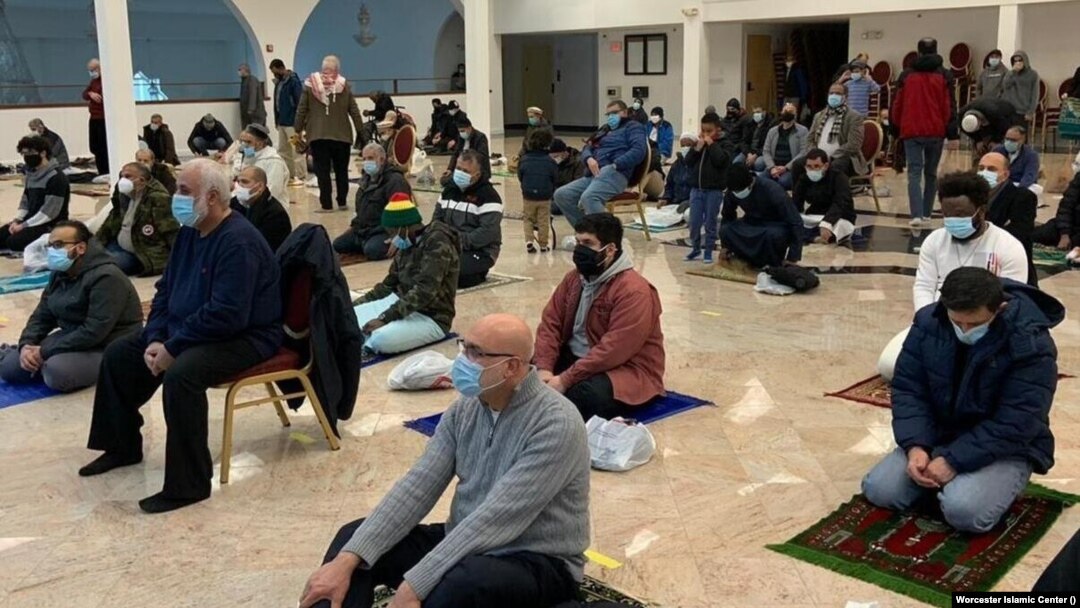  ورسیسٹر اسلامک سینٹر نوجوانوں کے لیے تعلیمی پروگرام بھی براہِ راست نشر کر رہا ہے۔