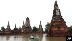 Flooded Wat Chai Chaiwattanaram temple in Ayutthaya province, central Thailand, October 4, 2011.