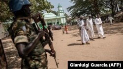 Soldat de la Minusca dans le quartier du PK5 à Bangui, Centrafrique le 27 novembre 2015.