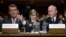 Chủ tịch ban Tham mưu Liên quân, tướng Martin Dempsey và Bộ trưởng Quốc phòng Mỹ Ashton Carter tại phiên điều trần trước Ủy ban Quân vụ Thượng viện ở Washington, ngày 7/7/2015.