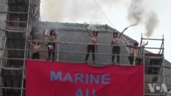 Des Femen déploient une banderole à Hénin-Beaumont (vidéo)