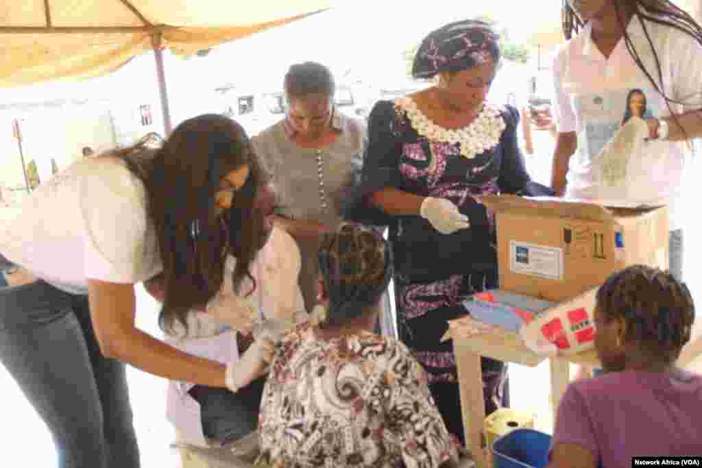 Tsohuwar Sarauniyar Kyau (MBGN), Isabella Ayuk, Ta Dauki Nauyin Yiwa Gwajin Cutar Daji Kyauta A Abuja.