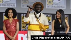 (ki-ka) Lauren Ridloff, Brian Tyree Henry dan Salma Hayek di acara panel Marvel Studios di Comic-Con International, Sabtu, 20 Juli 2019 di San Diego. (Photo by Chris Pizzello/Invision/AP)