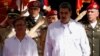 El presidente venezolano Nicolás Maduro, a la derecha, recibe con honores en el Palacio de Miraflores, en Caracas, a su homólogo colombiano Gustavo Petro.