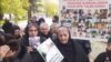 Gəncə hadisələrinə görə tutulanların yaxınları aksiya keçirib