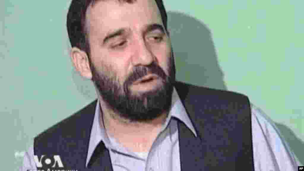 The American flags surrounding the Washington Monument fly at half-staff as ordered by President Barack Obama following the deadly shooting at the Washington Navy Yard, in Washington, D.C.
