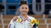 Gimnasta estadounidense de 18 años Sunisa Lee gana medalla de oro en Tokio
