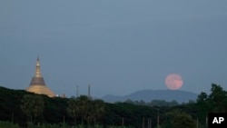 ကြာသပတေးနေ့က တွေ့ရတဲ့ supermoon (အောက်တိုဘာ ၁၇၊ ၂၀၂၄) (နေပြည်တော်)