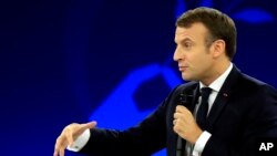 Presiden Perancis Emmanuel Macron berbicara pada "Paris Peace Forum" di Paris, Selasa (12/11). 