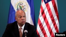 El secretario de Seguridad Nacional, Jeh Johnson, dijo estar muy impresionado con el trabajo que está realizando el Gobierno de El Salvador para atender a los deportados.
