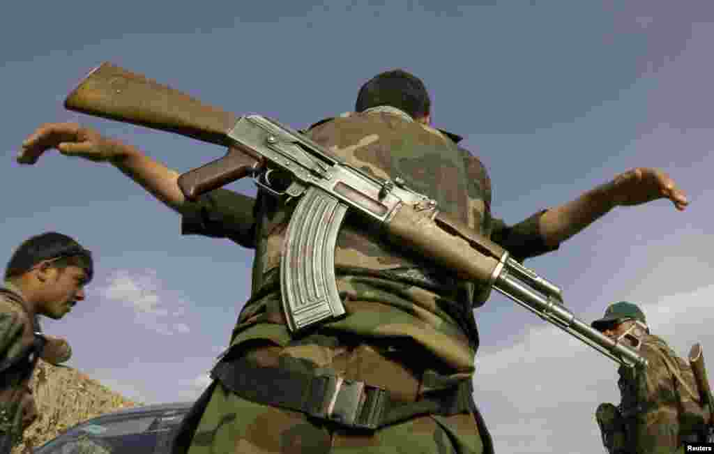 AK-47 گن شدید حالات اور موسم میں بھی جام نہیں ہوتی۔