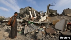 Aftermath of Israeli strikes on house, in Khan Younis