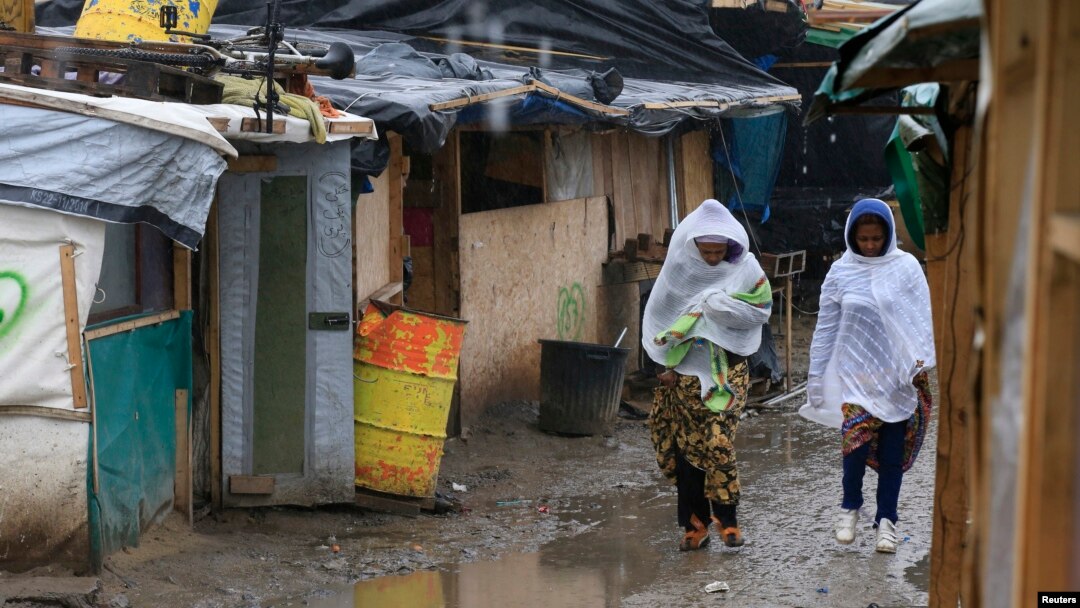 Kamp penampungan migran yang kumuh dan dipenuhi lumpur di Calais, Perancis utara (foto: dok).