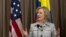 "Todas las personas tienen derecho a los mismos derechos humanos y las libertades fundamentales en línea como conexión, y todos los gobiernos deben proteger estos derechos sin importar el medio”, señaló Clinton en un comunicado.