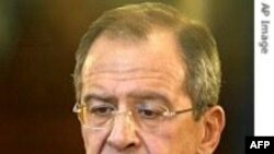 Friends meet up outside the polling station in Kafr Qandil, Egypt, May 24, 2012. (Y. Weeks/VOA)