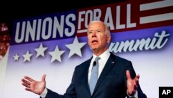 Joe Biden quiere volver gratuitas las universidades comunitarias y técnicas y más generosos los programas federales de préstamos estudiantiles.