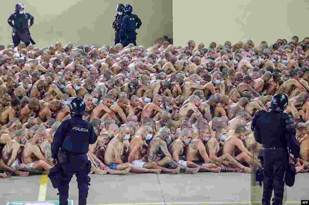 Handout picture released on April 25, 2020 by El Salvador's Presidency press office showing inmates at the Izalco prison, northwest of San Salvador, are seen during a security operation.